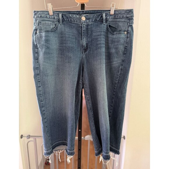 EUC Lane Bryant Womens Crop Jeans Size 18 Frayed Hem Mid-Wash Denim - Picture 1 of 6